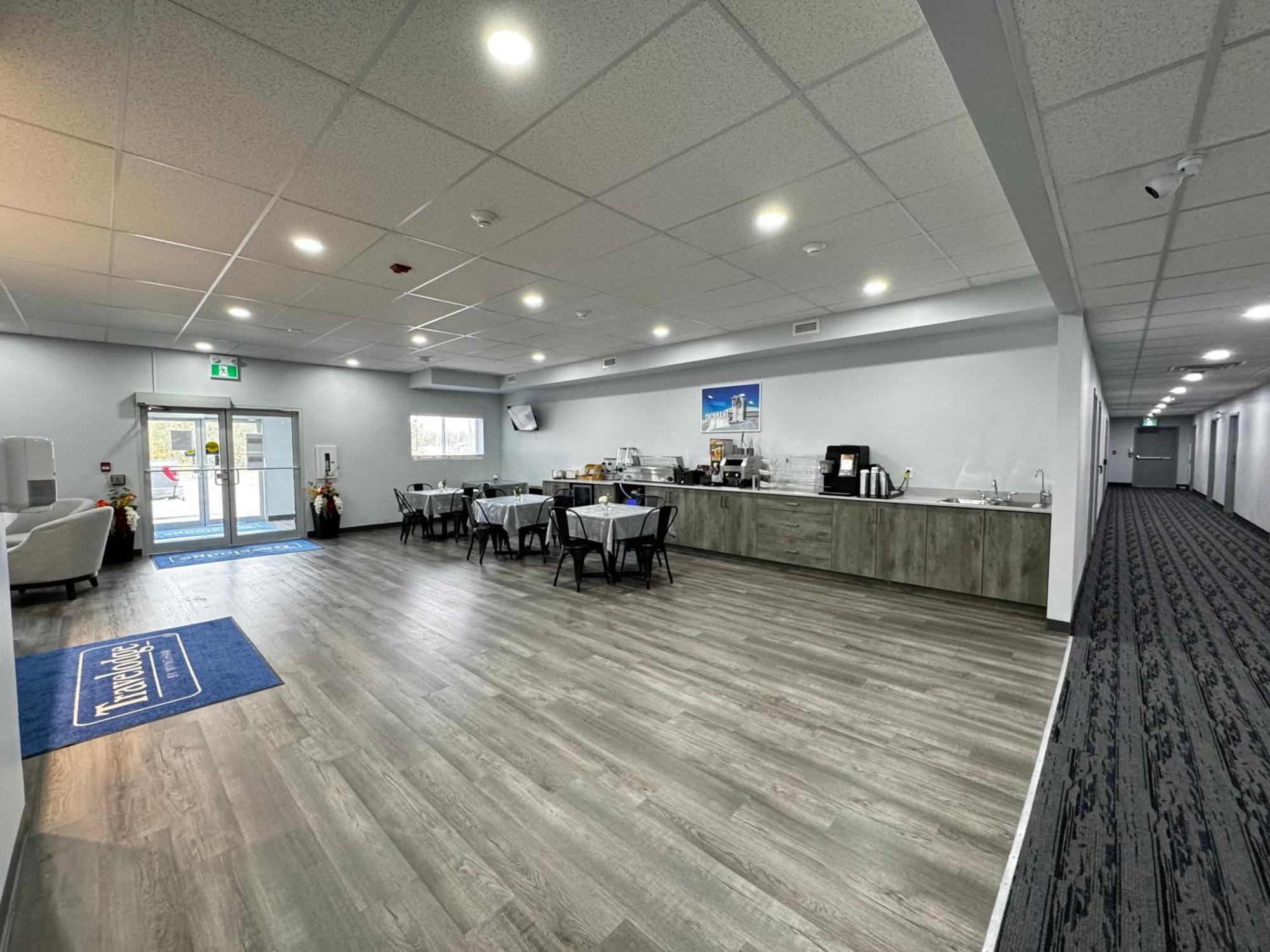 Travelodge By Wyndham Cochrane Εξωτερικό φωτογραφία
