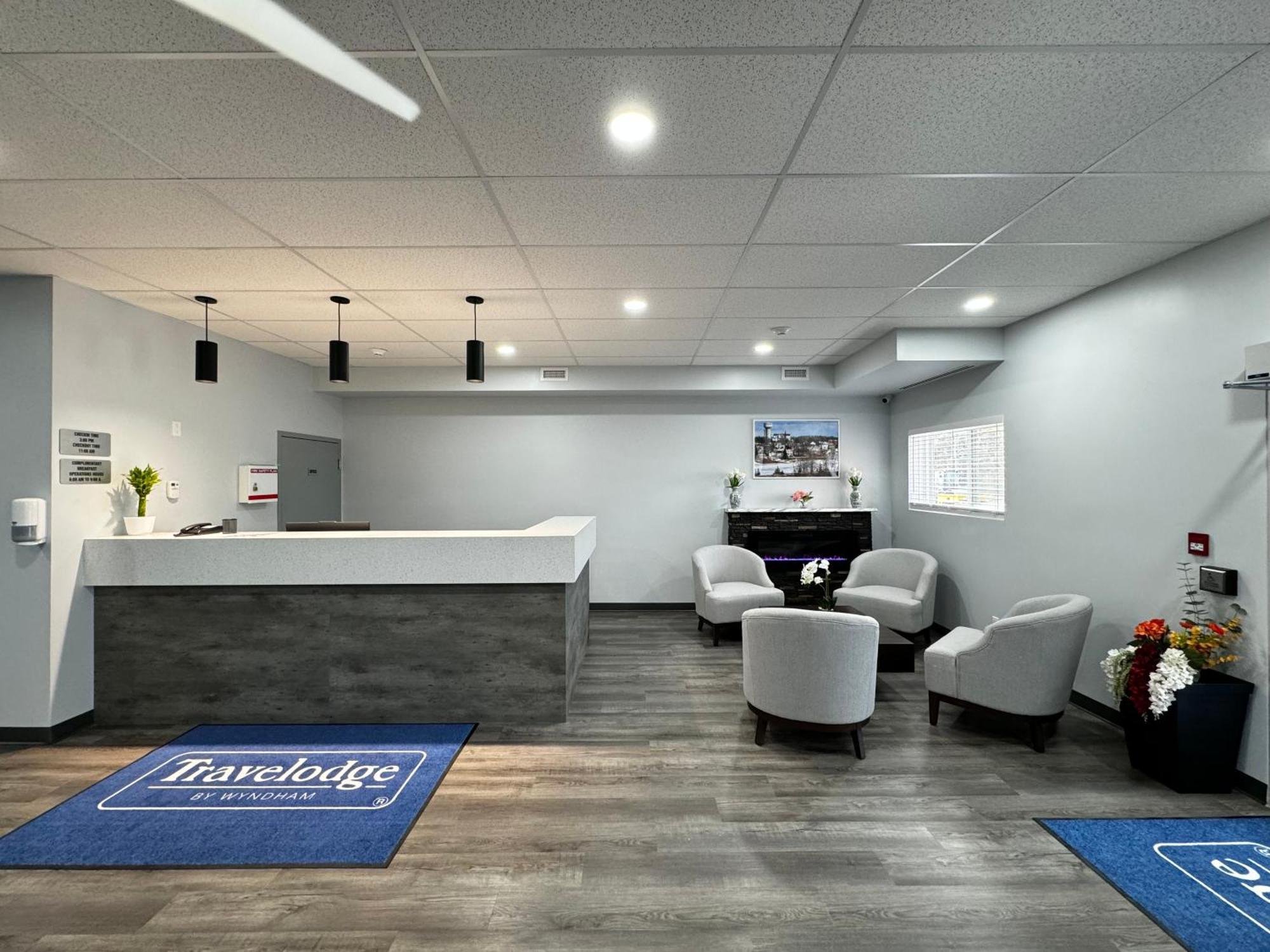 Travelodge By Wyndham Cochrane Εξωτερικό φωτογραφία