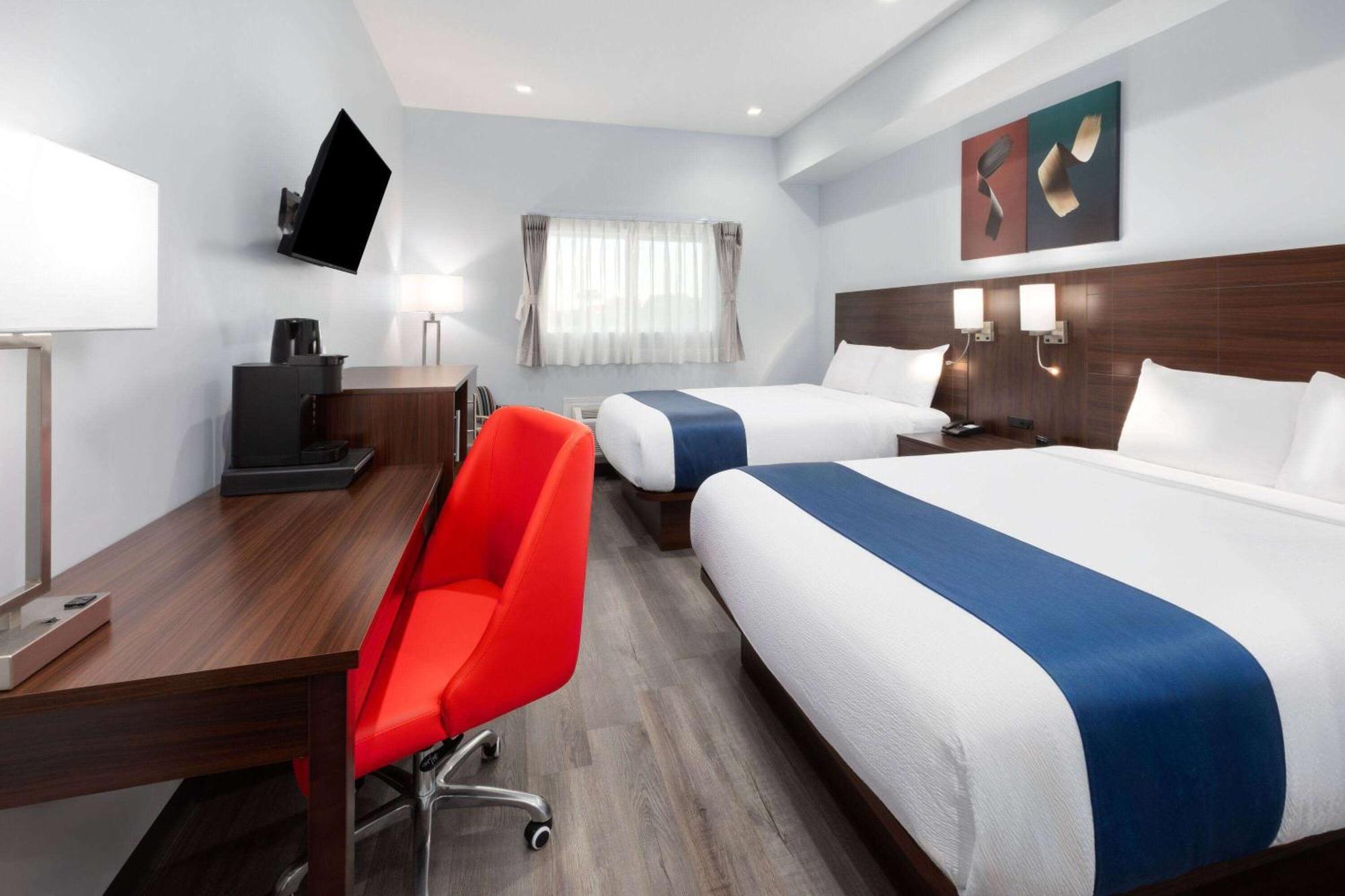 Travelodge By Wyndham Cochrane Εξωτερικό φωτογραφία