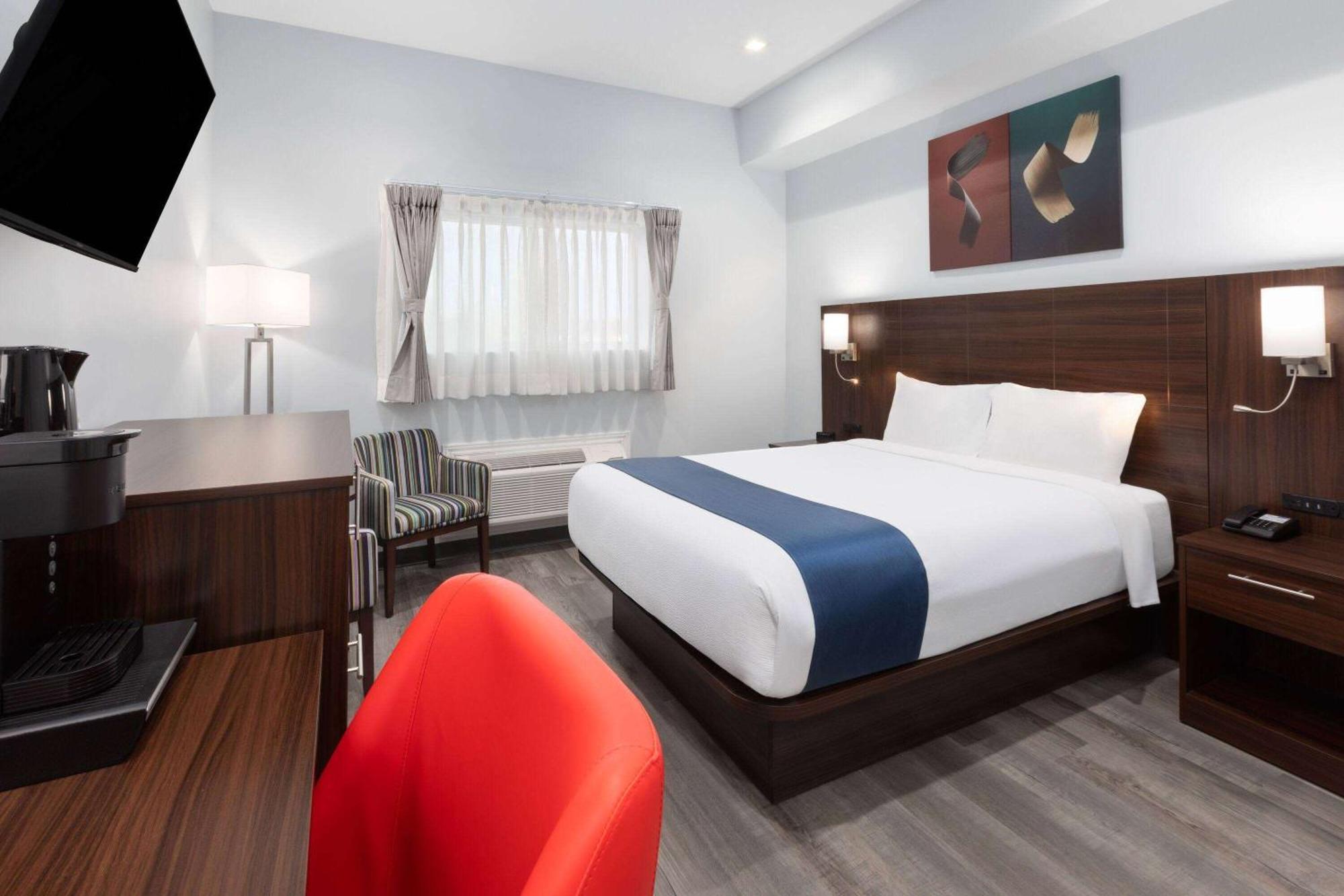 Travelodge By Wyndham Cochrane Εξωτερικό φωτογραφία