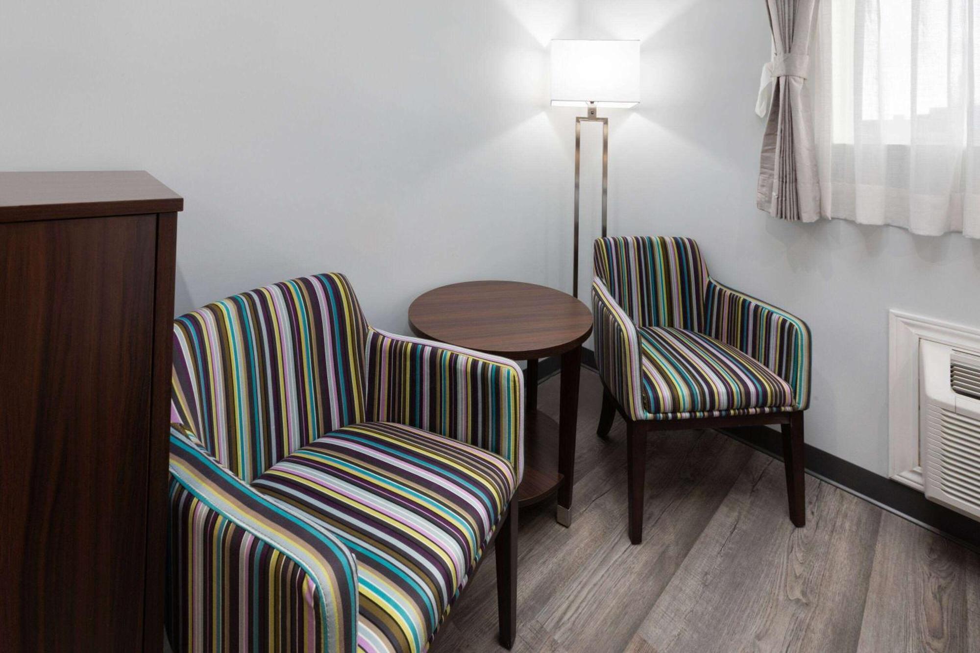 Travelodge By Wyndham Cochrane Εξωτερικό φωτογραφία
