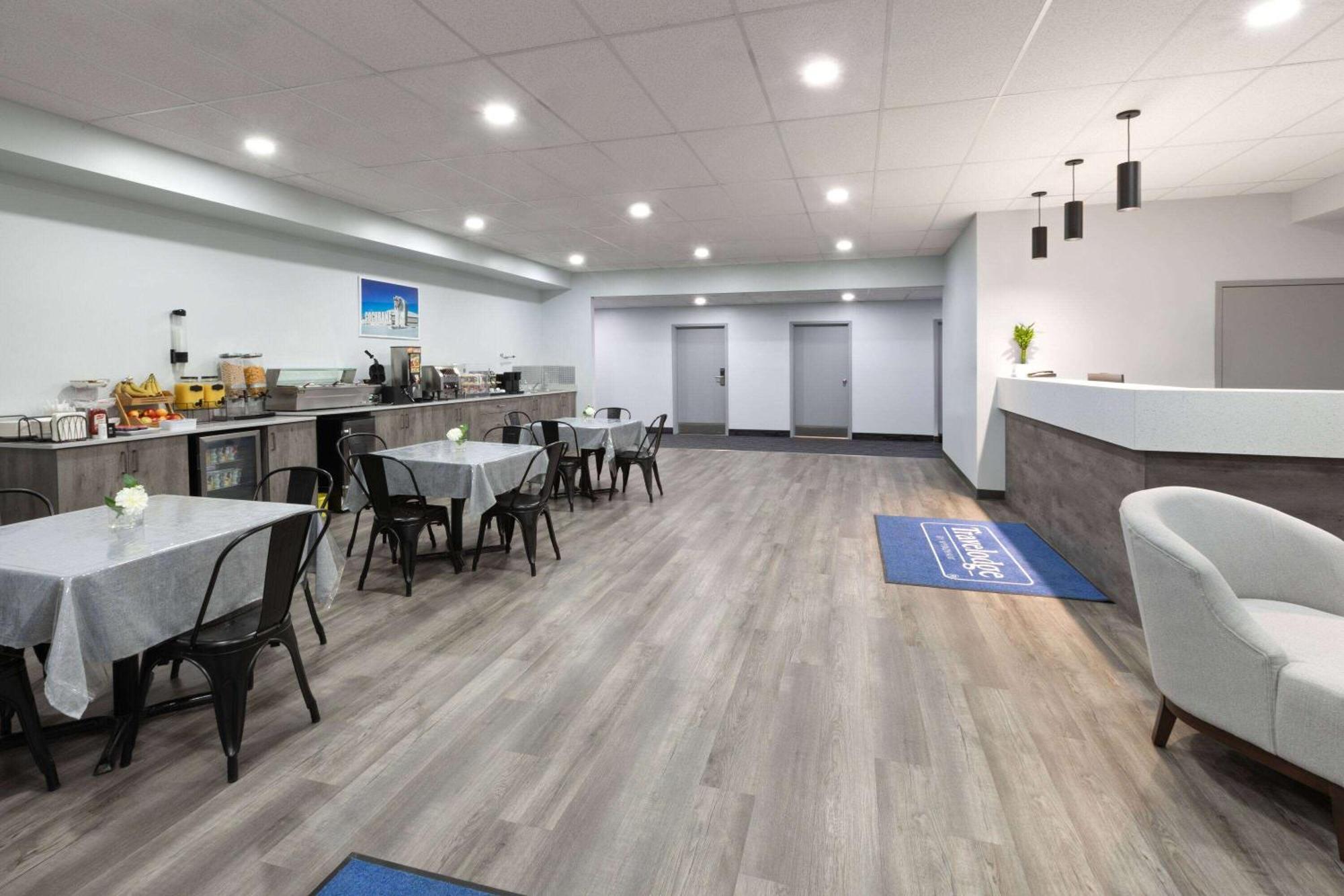 Travelodge By Wyndham Cochrane Εξωτερικό φωτογραφία
