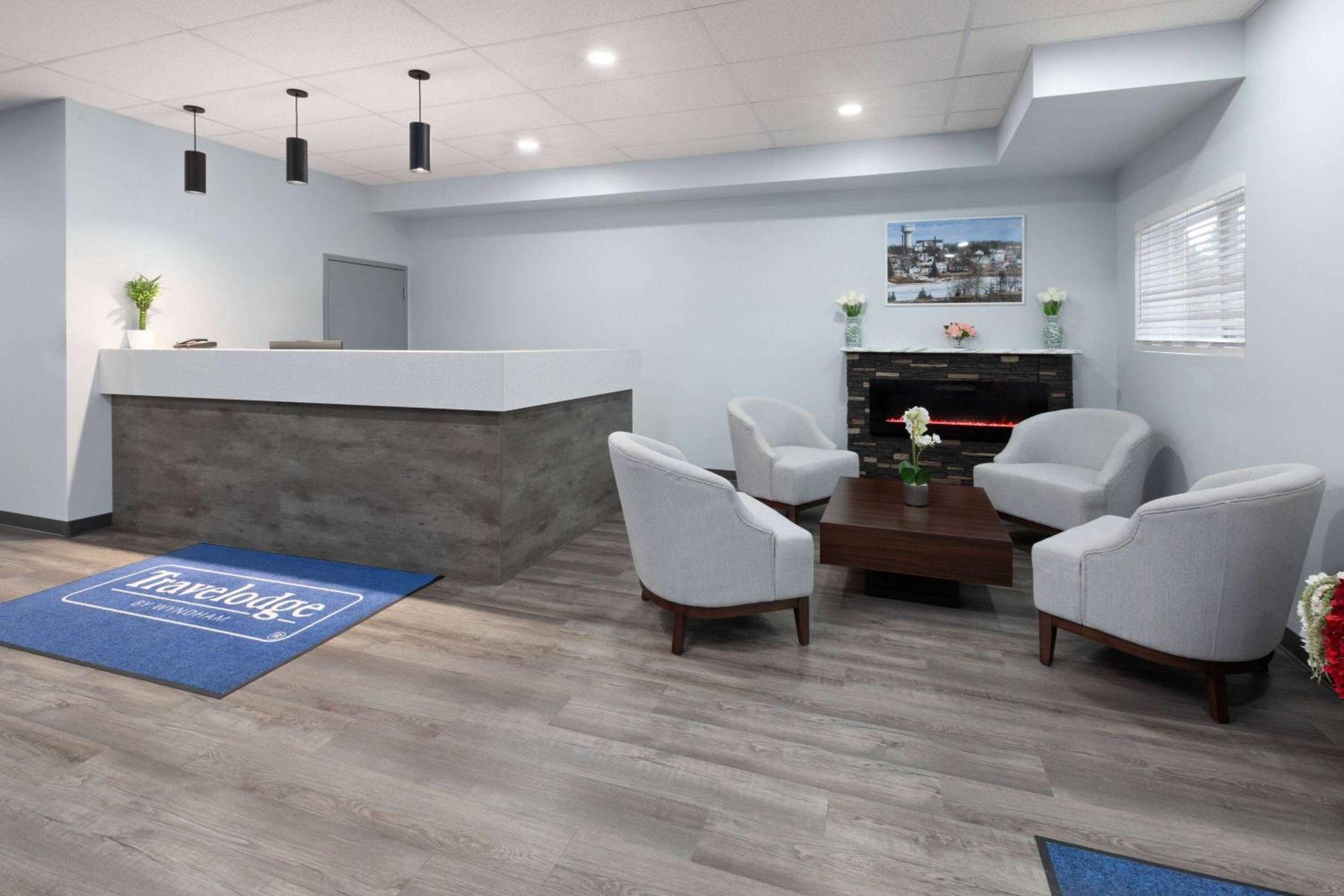 Travelodge By Wyndham Cochrane Εξωτερικό φωτογραφία